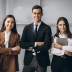 Perfiles de trabajadores corporativos con distintas habilidades