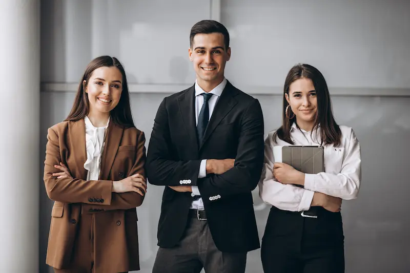 Perfiles de trabajadores corporativos con distintas habilidades