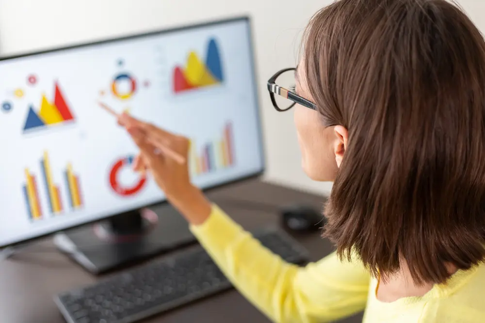 Herramientas digitales o gráficas asociadas a programación, idiomas, Excel, etc.